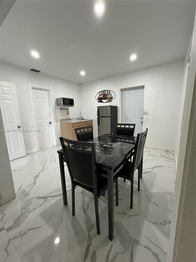 Building Photo - 1081 NW 185th Dr Unit A