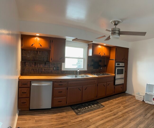 Building Photo - 33B Hussa St Unit B-2 Rental