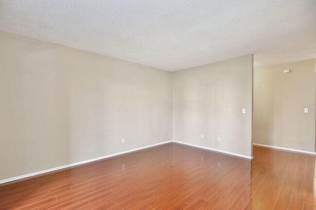 Photo - Beautiful 2/2 Condo with Full Lawn Care Included Located in Hawthorne Village – Orlando!