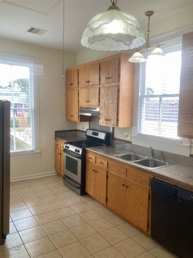 Photo - 817 10th St Unit Up