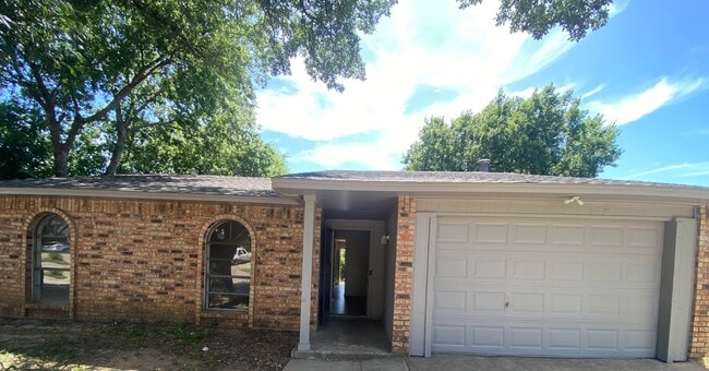 Building Photo - 616 S Willow St Rental