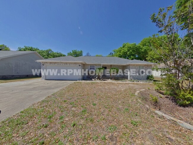 Building Photo - Crestview Charm: 4 Bedroom Home with Hard Floors and Fenced Yard!