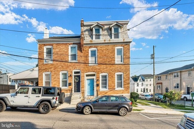 Building Photo - 205 Hermitage St