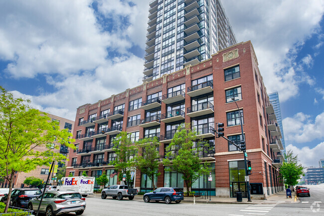 Building Photo - 210 S Desplaines St Unit 1410 Rental