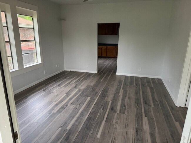 Photo - 939 12th St SE