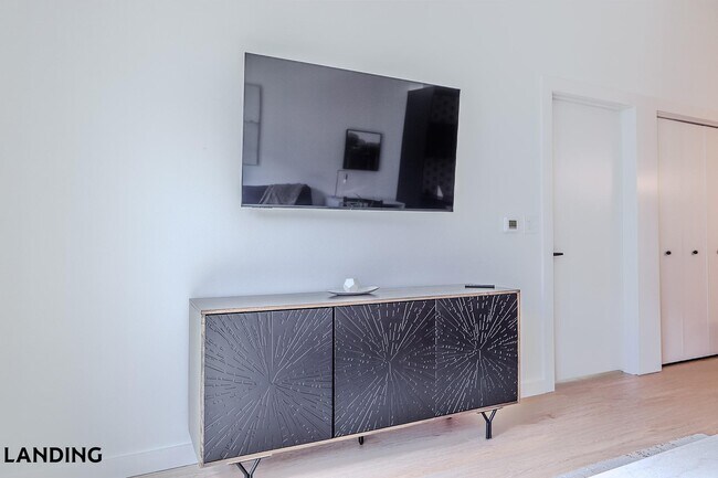 Photo - 2623 Keene St Unidad 516