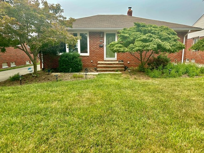 Building Photo - 31005 Ronald Dr