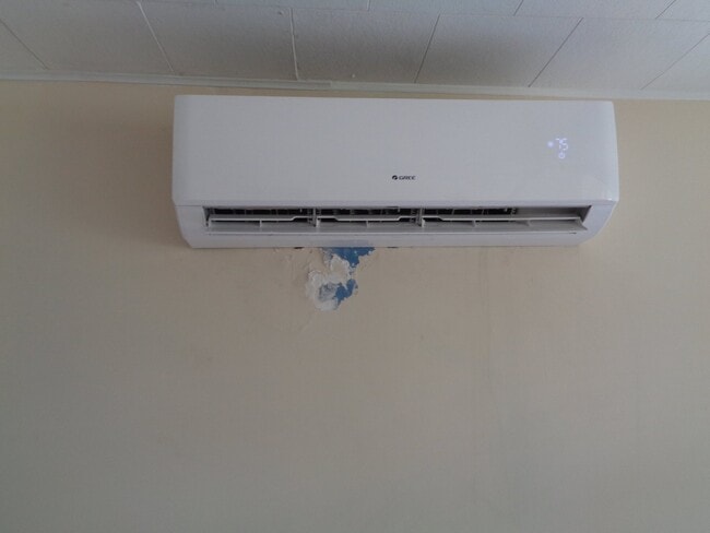 Building Photo - Nice updated unit on the north end of the Island