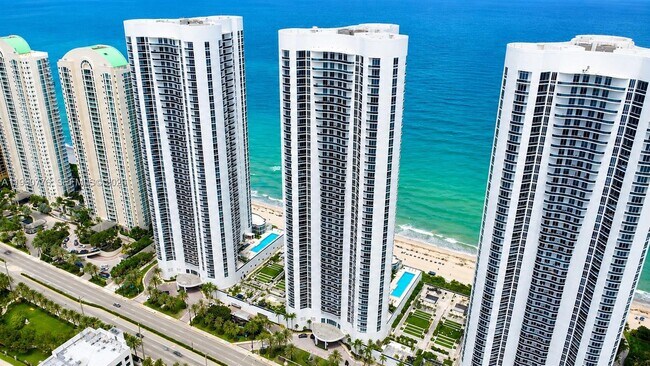 Building Photo - 15901 Collins Ave Unit 403