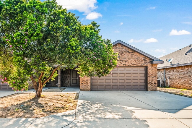 Building Photo - Spacious 3-Bedroom Duplex with 2 Full Bath... Unit A Rental