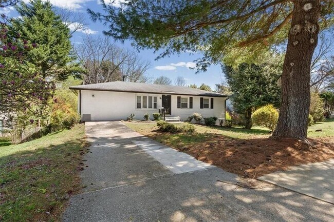 Photo - 2815 Carolyn Dr