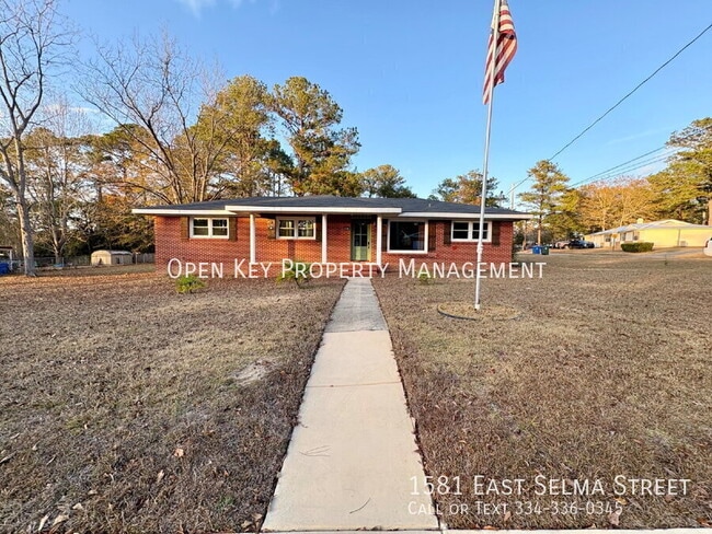 Photo - 1581 E Selma St