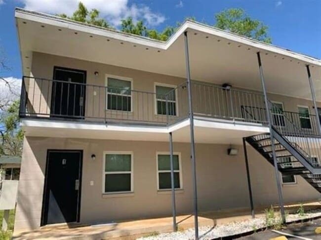 Building Photo - 1911 Pasco Ct Unit 6