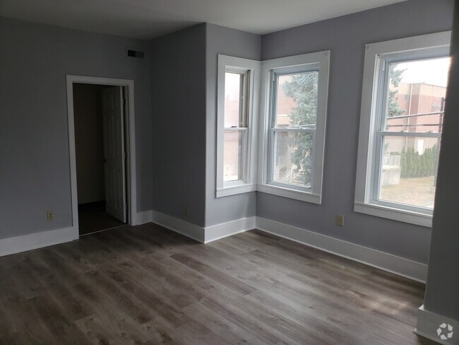 Building Photo - 100 Snow St Unit 100 Snow Rental