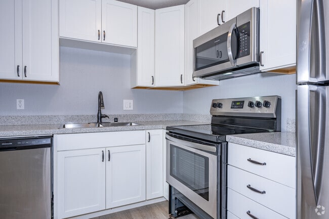 1BR, 1BA - 600SF - Kitchen