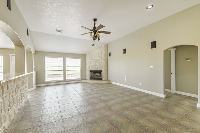 Photo - 15320 Mound Rd