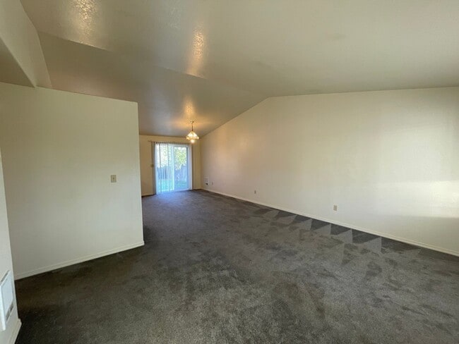 Photo - 3 Bedroom / 2 Bathroom Home in SW Redmond