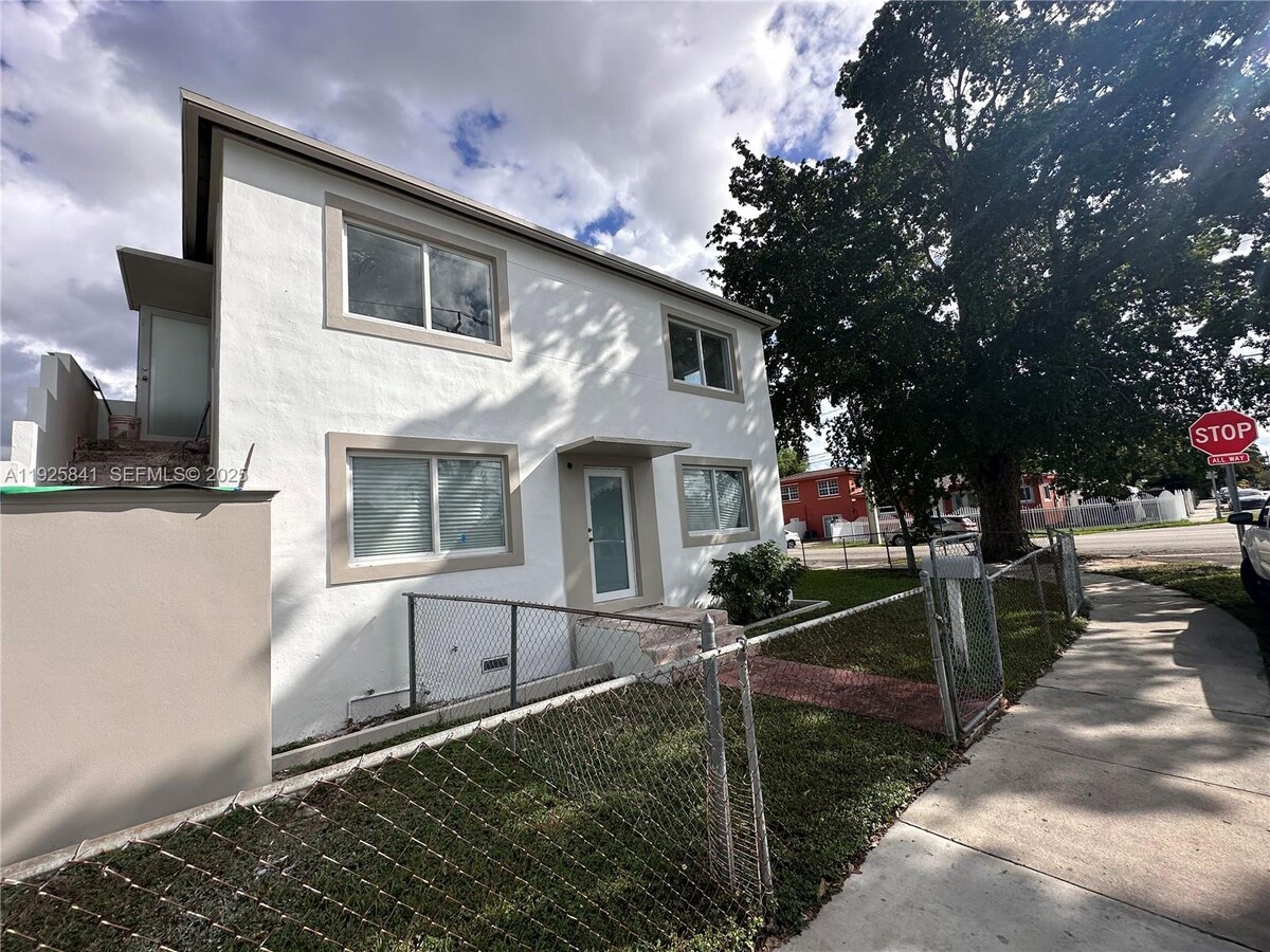 Photo - 1701 NW 34th Ave Unit 1