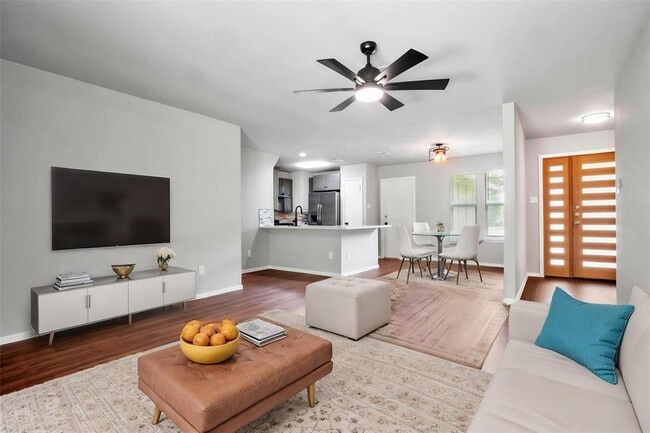 Photo - 606 Elderberry Cove