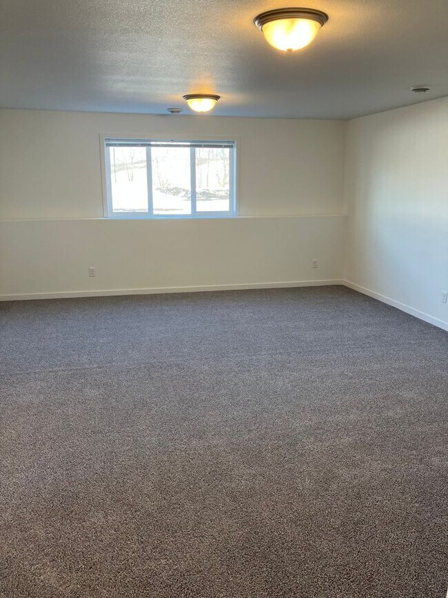 Photo - 4 Bed  3 Bath Twin Home