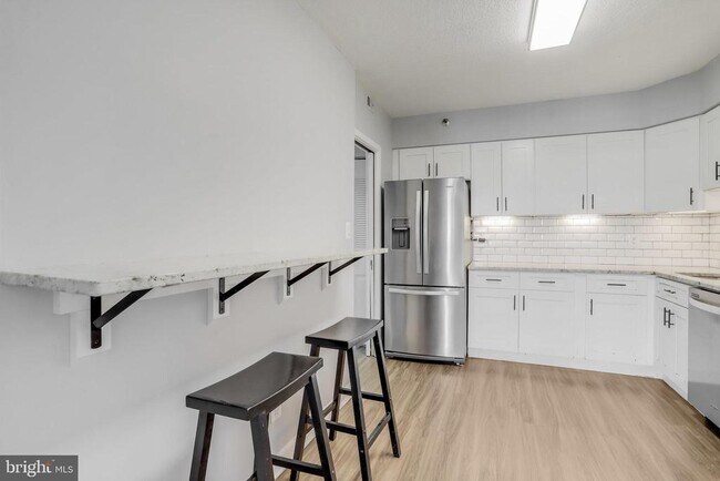 Photo - 3713 S George Mason Dr Unit 812W