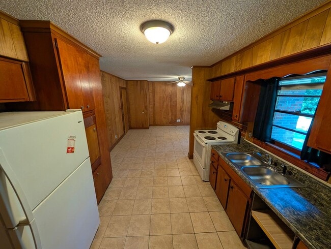 Photo - 3 Bedroom, 1.5 Bath Home with HVAC & Fence...