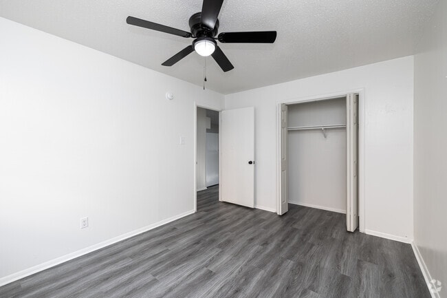 2BR, 1BA - 820SF - Primary Bedroom