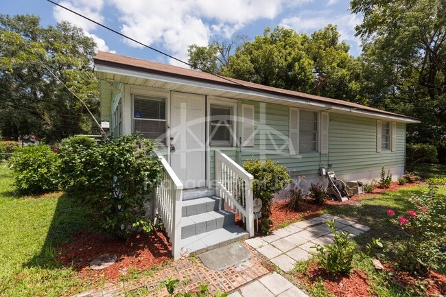 Photo - 3303 Jones St