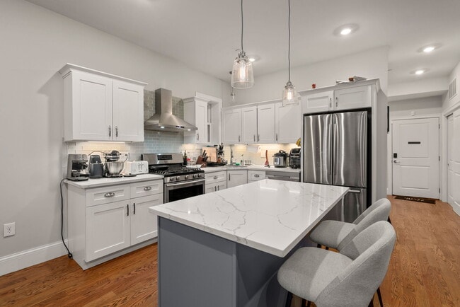 Building Photo - 338 Meridian St Unit 2 Rental