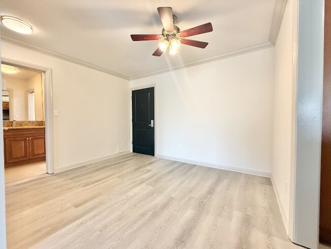 Photo - 823 3rd St Unit 305