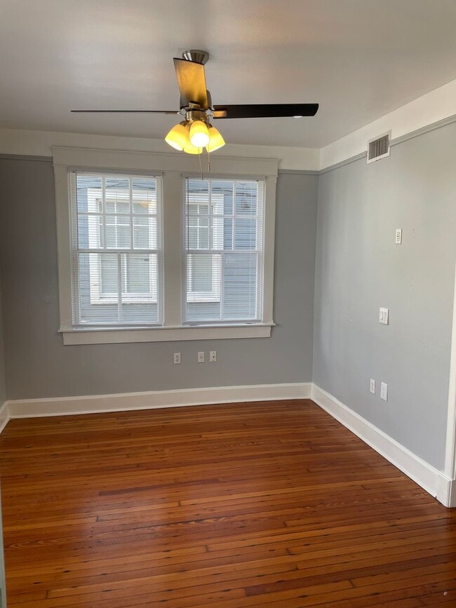 Building Photo - 1BD/2BA, 1/2 block off Carrollton Ave. Unit 4116 D