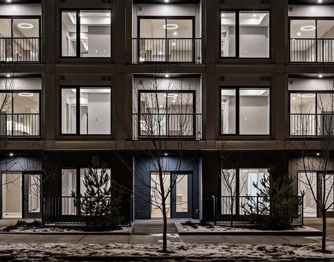 Building Photo - 310-215 15 Ave SW