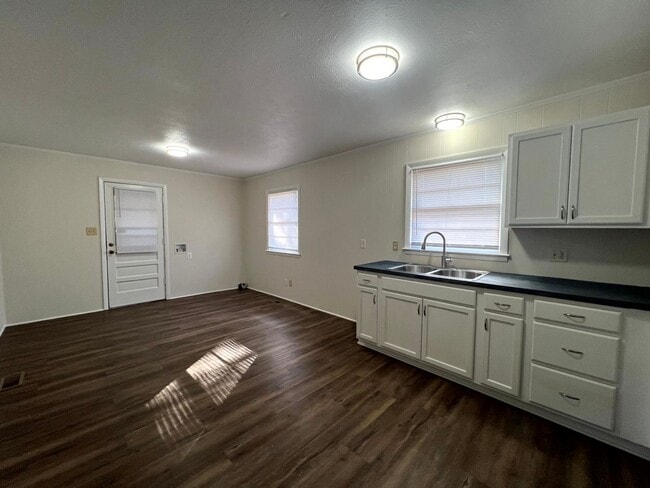 Photo - 944 Lark Dr