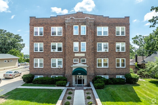 Lenox Properties | Des Moines, IA | Starting at $595 | ForRent.com