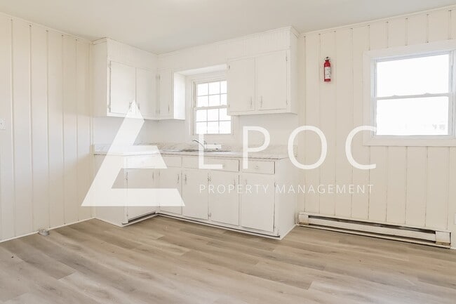 Building Photo - 1126 23rd St NE