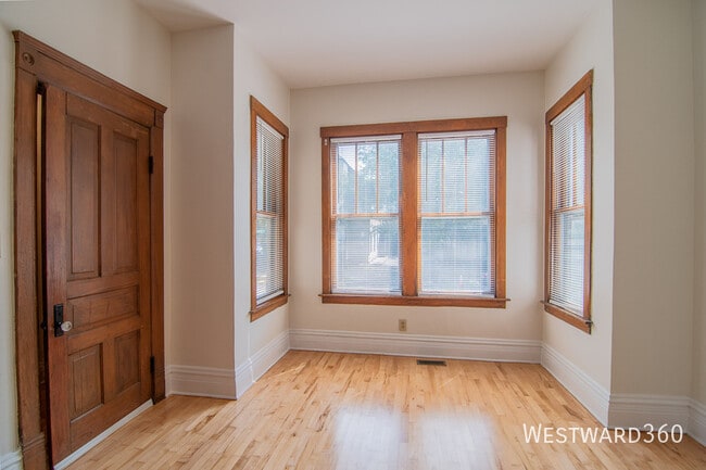 Photo - 3356 N Kenmore Ave Unit 1