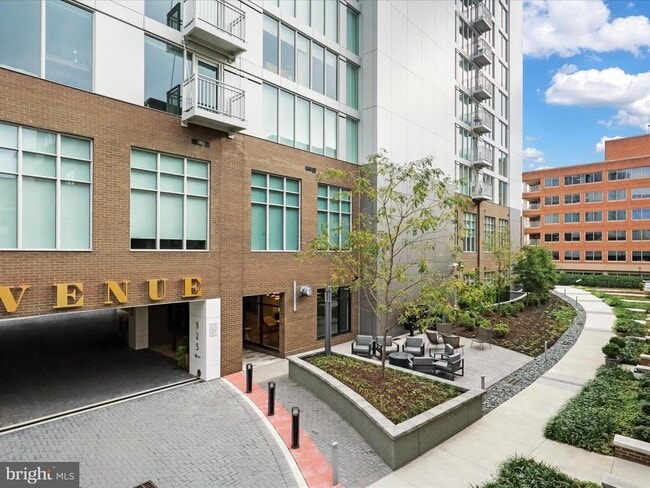 Building Photo - 925 N Fairfax St Unit 704