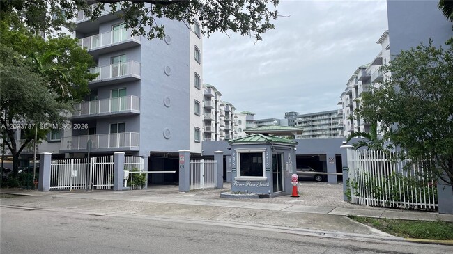Building Photo - 2475 NW 16th St Rd Unit 309