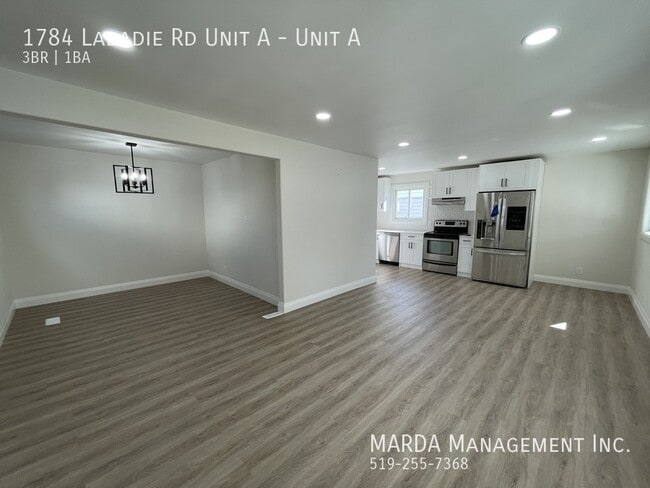 Building Photo - RENOVATED 3 BED/1 BATH MAIN FLOOR Unit A