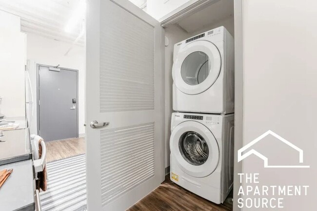 Photo - 949 W Dakin St Unit 949 West Dakin Street
