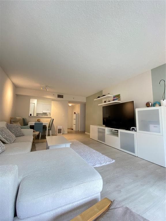 Building Photo - 1350 SE 3rd Ave Unit 212 Rental