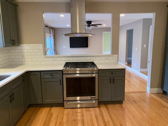 Photo - 11 Taconic Dr