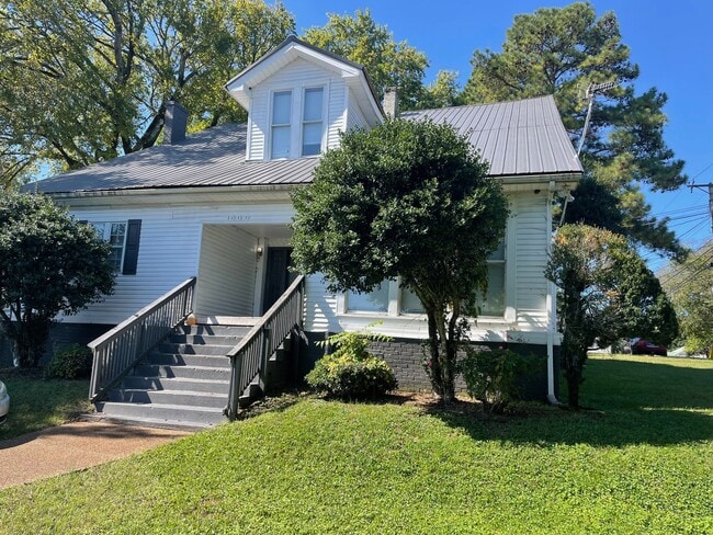 Building Photo - 1800 S Main St