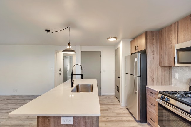 Photo - 570 North 200 West