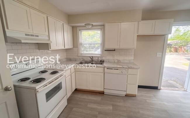 Photo - 969 Sheridan Ave