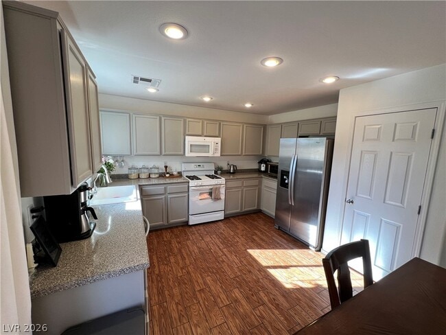 Photo - 8168 Finch Feather St