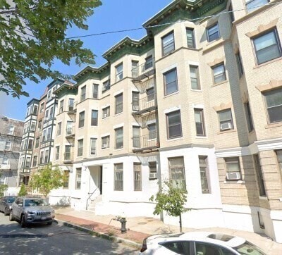 Building Photo - 65 Burbank St Unit 8 Rental