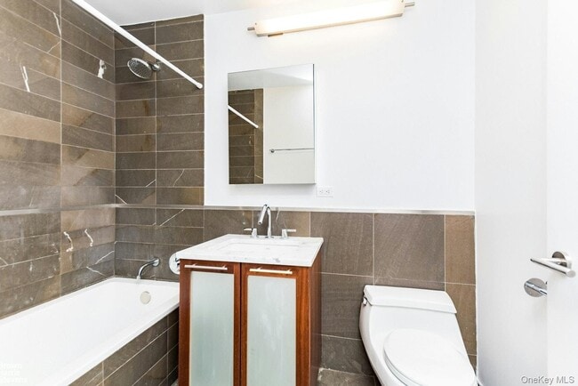 Building Photo - 3585 Greystone Ave Unit 4B
