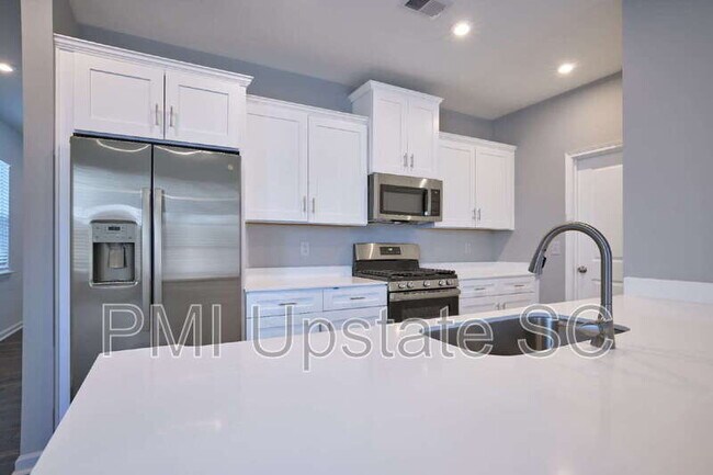 Photo - 405 Mariene Dr