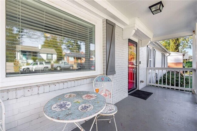 Photo - 1674 Browning St SW